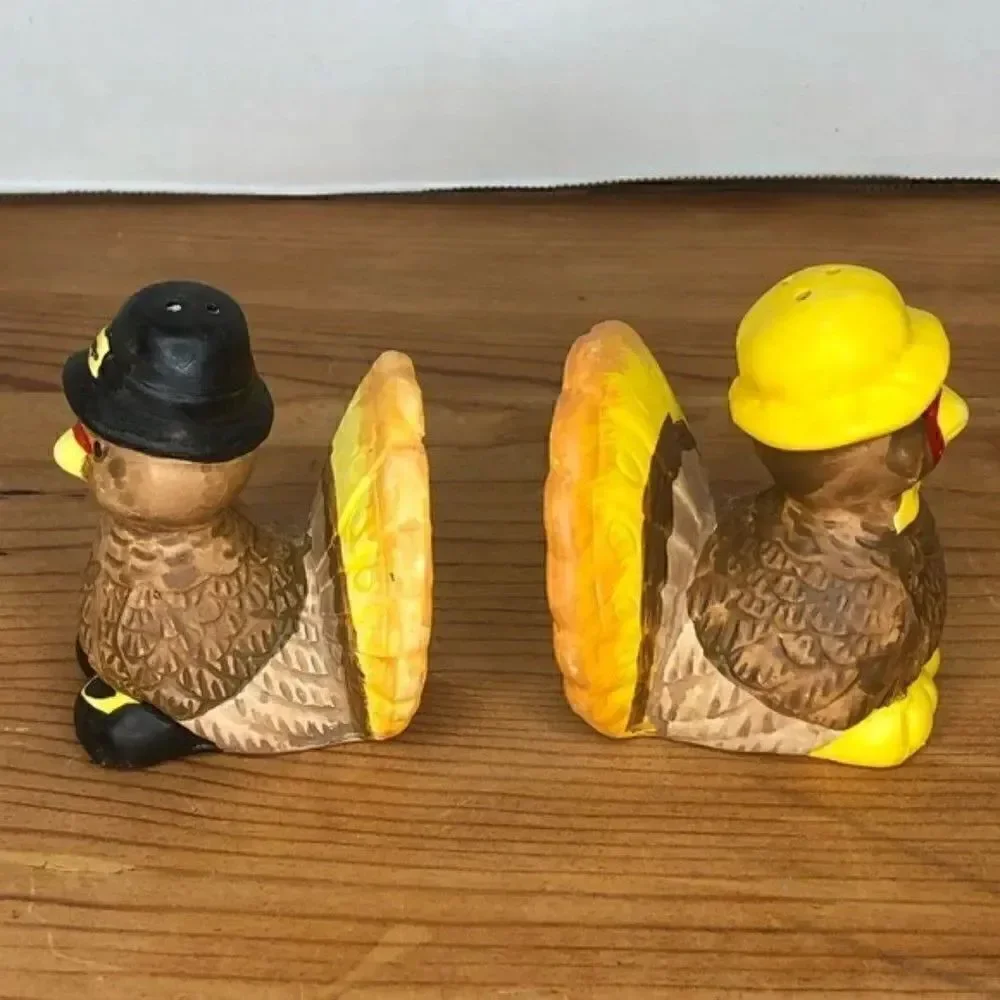 Thanksgiving salt and pepper shaker- home styles by Hermitage Pottery